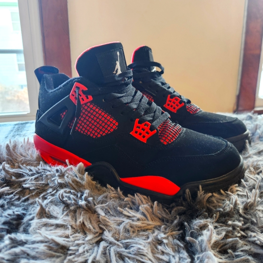 Jordan 4 Red thunder, size 11